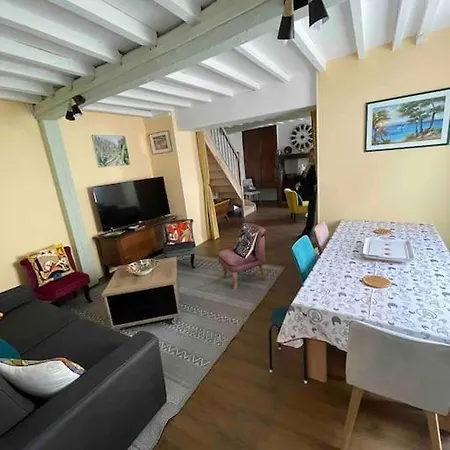 Maison Au Bord De L'allier Entierement Renovee Holiday home